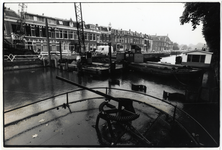 402559 Afbeelding van het slaan van damwanden in de Leidsche Rijn te Utrecht, met op de achtergrond de bebouwing aan de ...